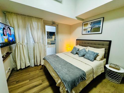 10G Cozy Condo at Park McKinley West near Venice Mall