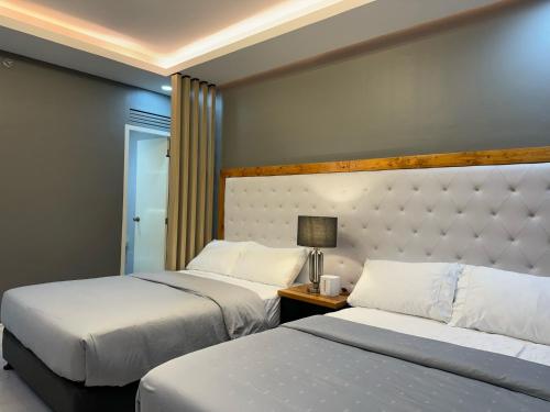 Twin Hearts Residences - RMB Suite Room 217