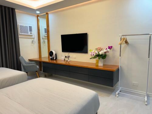 Twin Hearts Residences - RMB Suite Room 217