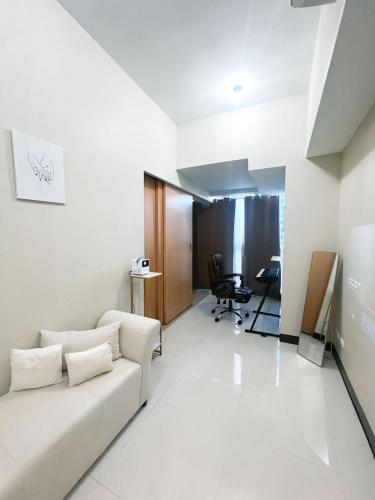 Uptown BGC Deluxe Stay