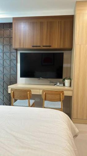 A cozy home feel with a city view - The Capitol at Sitari