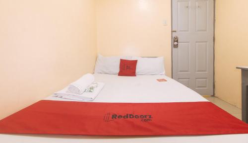 RedDoorz at LYOTO Bed and Breakfast near NAIA Terminal