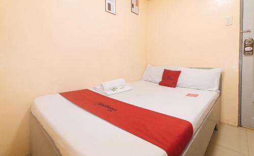 RedDoorz at LYOTO Bed and Breakfast near NAIA Terminal