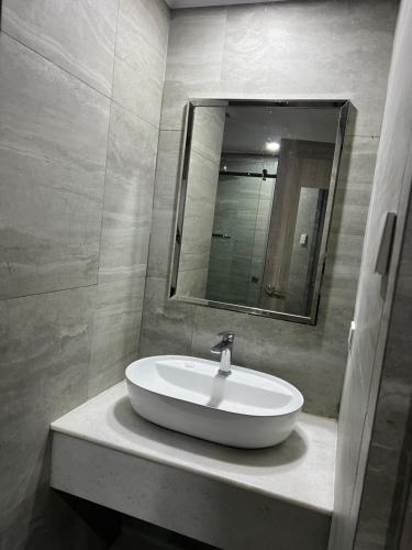 Unit 401, City Hub Condominium