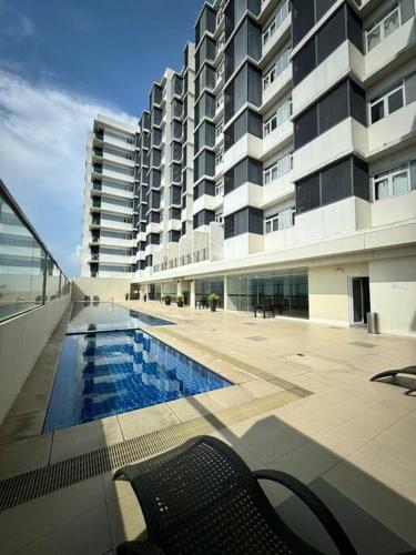 Cozy Hideaway In the City - Pool & Prime Location