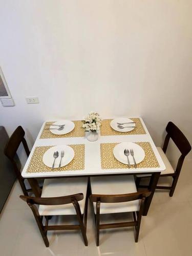 Palawan Cozy 2BR w Washer, Dryer, Gym, Pool for 6