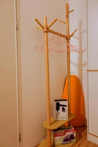 Vinta with Netflix and Vinyl Player and Washer