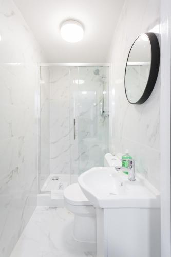 Studio9 Rooms - Next to Emirates Stadium - Budget Rooms with Shared Bathroom