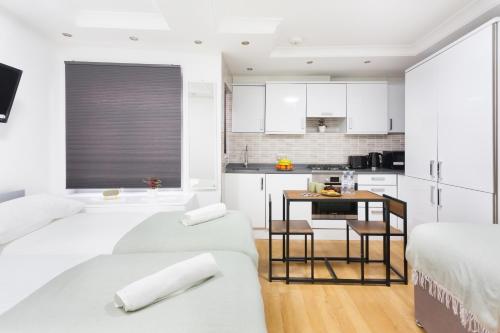 Studio9 Rooms - Next to Emirates Stadium - Budget Rooms with Shared Bathroom