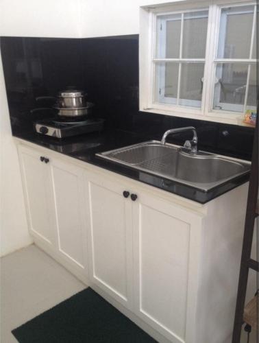 Entire Home Fully Furnished Netflix AC Auto washer and Dryer