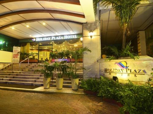 Holiday Plaza Hotel