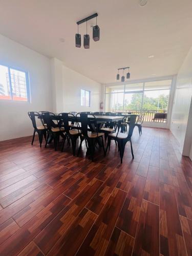 HearthStone Suite & Cafe