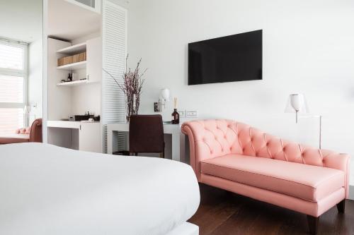 Magna Pars Suites