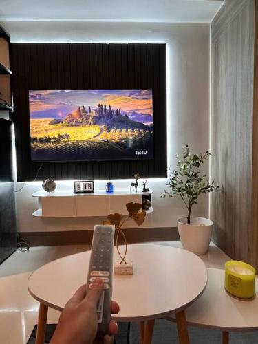 BALAY MULANO at FAME RESIDENCES MANDALUYONG CITY l with balcony pool view l 200mbps wifi