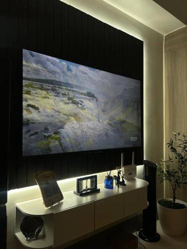 BALAY MULANO at FAME RESIDENCES MANDALUYONG CITY l with balcony pool view l 200mbps wifi