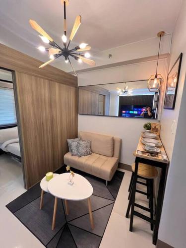 BALAY MULANO at FAME RESIDENCES MANDALUYONG CITY l with balcony pool view l 200mbps wifi