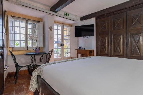 Small Cozy Room in Palace Patio with Hot Tub and Snooker - Sintra WOW
