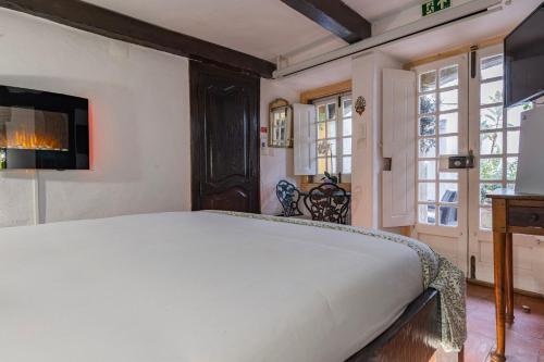 Small Cozy Room in Palace Patio with Hot Tub and Snooker - Sintra WOW