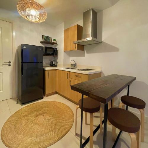 1 Bedroom Penthouse 3BEDS Sunset & City lights with big balcony FREE ACCESS to all amenities