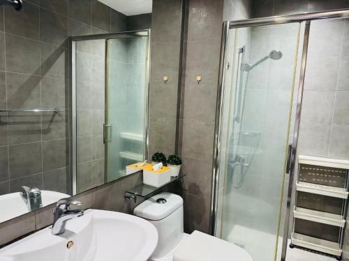 Makati City Studio with Balcony Near Bgc And Airport