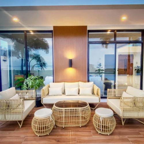 The Modern Lake House