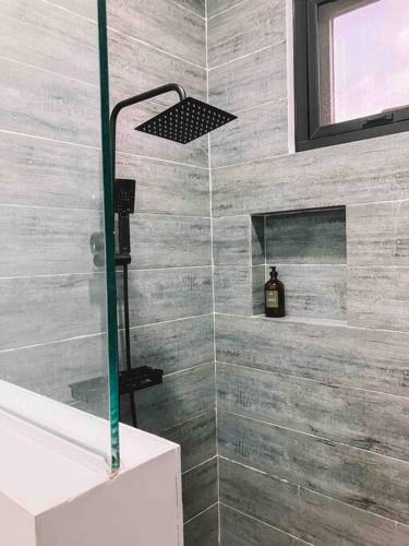 1BR Tropical Penthouse for 4 guests, near beach