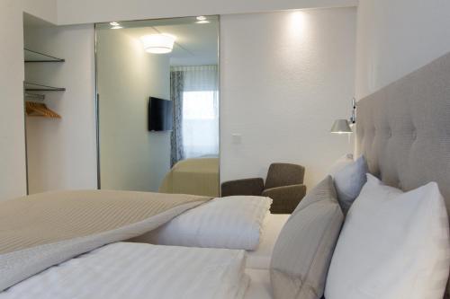 Hotel Six