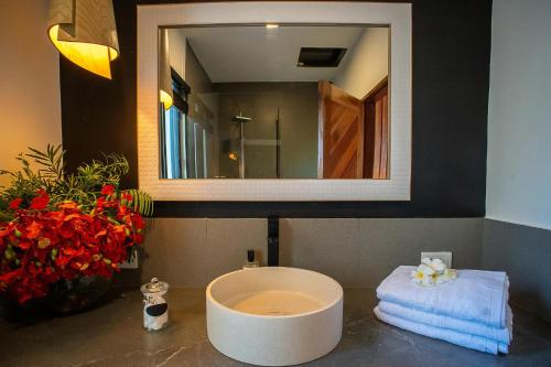 Sustainable luxury in Alona