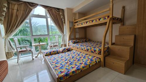 Myna Lagoon Pico de Loro