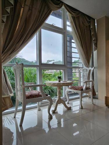 Myna Lagoon Pico de Loro