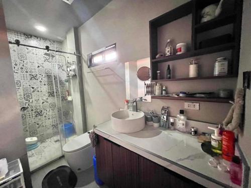 Spacious 1 BR Home with Roofdeck in Malabon
