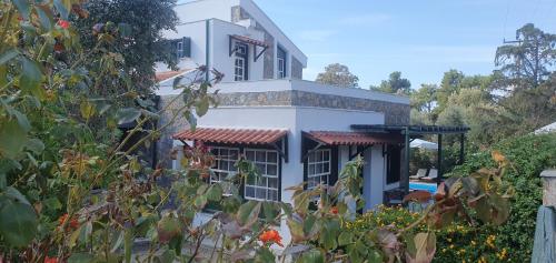 Elia Village by Irida Iris Group