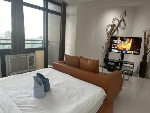 Gramercy Studio on 52nd Floor Rockwell View Free WiFi