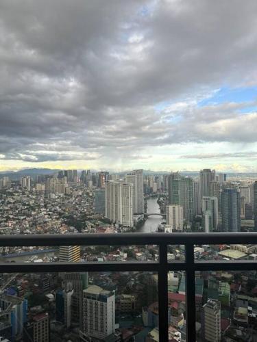 Gramercy Studio on 52nd Floor Rockwell View Free WiFi