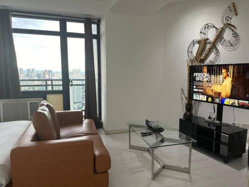 Gramercy Studio on 52nd Floor Rockwell View Free WiFi