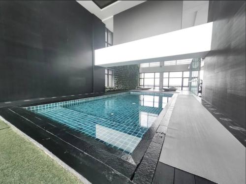 64F Spacious 1 BR Nice View Pool Sauna Gym