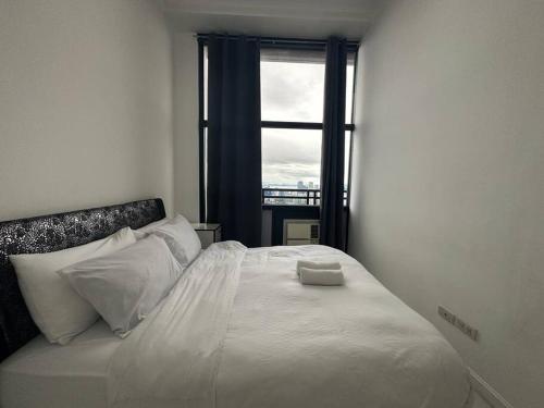 64F Spacious 1 BR Nice View Pool Sauna Gym