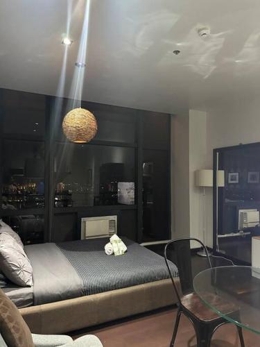 Penthouse Studio Highspeed Wi Fi Smart TV Pool GYM