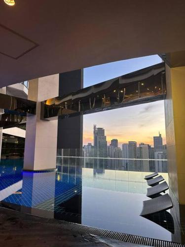 Penthouse Studio Highspeed Wi Fi Smart TV Pool GYM