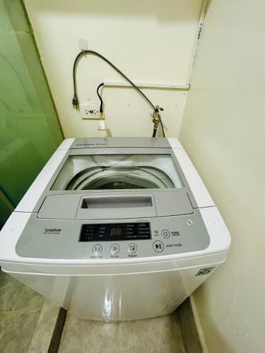 Cozy Studio Unit Near MRT Shaw & Malls