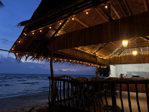 Tagosilangan Beach House