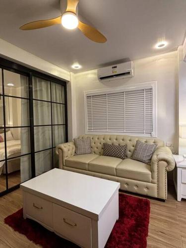 Japanese home in Laloma Qc near chinese Gen