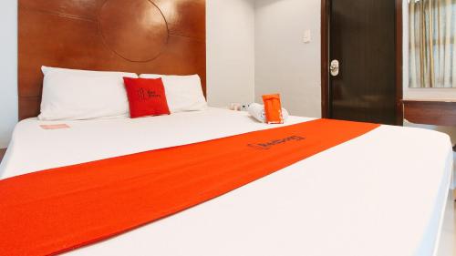 New Orleans Hotel by RedDoorz