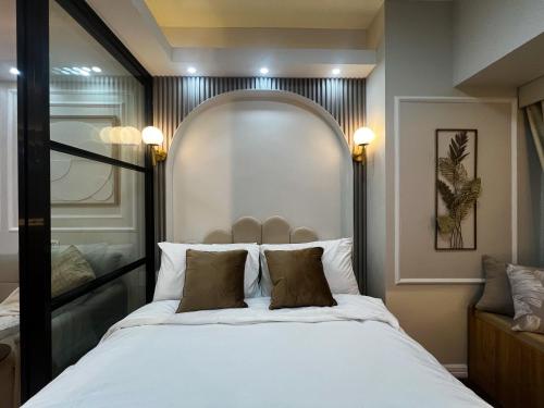 BRAND NEW Casa Airabella with Netflix & Makati City Skyline