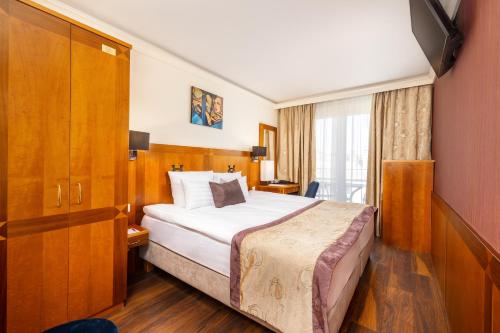 Carlton Hotel Buda Castle