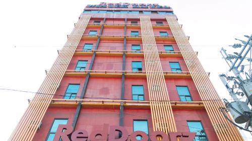 RedDoorz Plus @ Winter Benitez Cubao