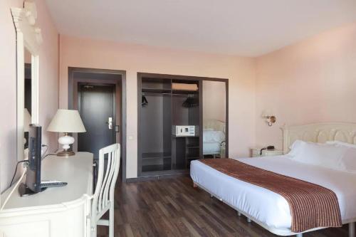 Hotel Roger De Flor By Seleqtta