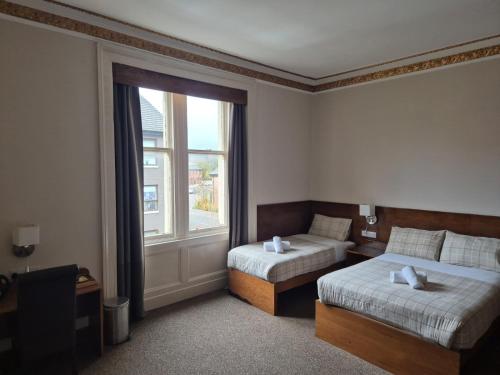 Douglas Hotel
