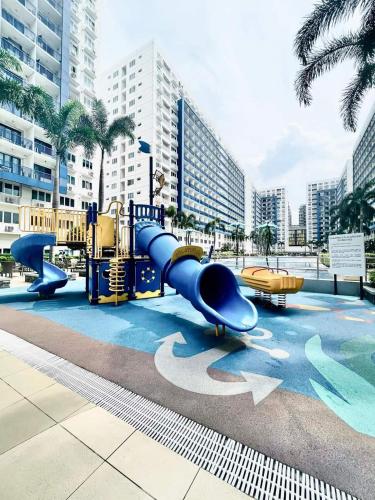 Flores Place At Sea Residences MOA