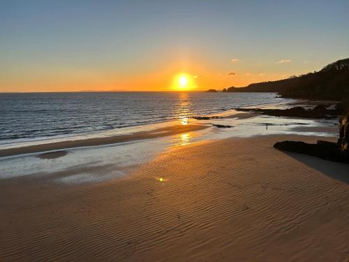Harbour Stays - The Marine Centre, Saundersfoot Harbour, SA69 9HE